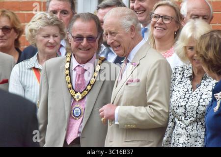 22 juillet 2025. Visite du roi Charles et de la reine Camilla. Leurs Majestés le Roi et la Reine lors d'une visite à Newmarket, Suffolk, le 22 juillet 2025. Crédit : James Taylor/Alamy Live News Banque D'Images