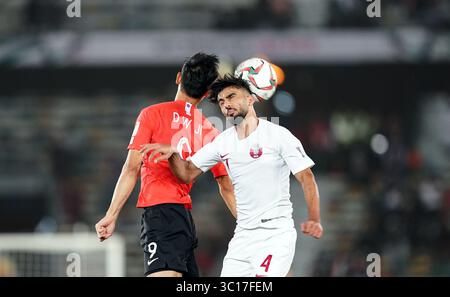 25 janvier 2019 : Ji Dong-won de Corée du Sud et Tarek Salman du Qatar disputent le ballon lors de la Corée contre Qatar au stade Zayed Sports City à Abu Dhabi, Emirats Arabes Unis, Coupe d'Asie de l'AFC, championnat d'Asie de football. Ulrik Pedersen/CSM.(image de crédit : &copy ; Ulrik Pedersen/CSM via ZUMA Wire) Banque D'Images