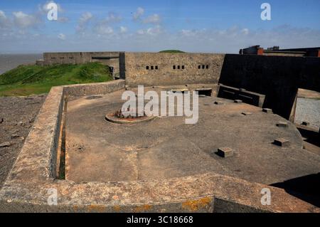 L'un des emplacements de canons dans le fort Brean Down qui faisait partie des forts de Palmerston construits pour la première fois pour défendre la navigation au milieu des années 1800 Ceci Banque D'Images