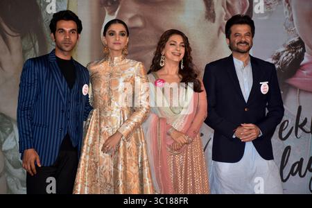 28 janvier 2019 - Mumbai, Inde - (de gauche à droite) L'acteur Rajkumar Rao, Sonam Kapoor, Juhi Chawla et Anil Kapoor sont vus lors du lancement de la bande-annonce de leur prochain film hindi 'Ek Ladki Ko Dekha Toh Aisa Laga' à l'hôtel JW Marriott, juhu à Mumbai. (Crédit image : © Azhar Khan/SOPA images via ZUMA Wire) Banque D'Images