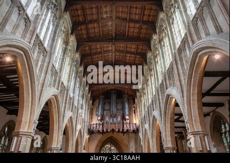À l’intérieur de l’église médiévale Holy Trinity datant de 1210, également connue sous le nom d’église de Shakespeare à Stratford-upon-Avon, Warwickshire, Angleterre, Royaume-Uni Banque D'Images