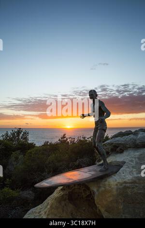 20 novembre 2018 - Dee Why, Nouvelle-Galles du Sud, Australie - DEE WHY, Nouvelle-Galles du Sud - 19 NOVEMBRE 2018 - Statue et parc commémoratif Duke Paoa Kahanamoku, surplombant Freshwater Beach au nord de Sydney. (Crédit image : © Erich Schlegel/ZUMA Wire) Banque D'Images