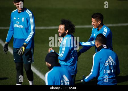 6 février 2019 - Valdebebas, MADRID, ESPAGNE - Marcelo du Real Madrid et Raphael Varane du Real Madrid pendant la journée d'entraînement du Real Madrid à Ciudad Deportiva Real Madrid, Valdebebas, Madrid, Espagne. 08 février 2019. (Crédit image : © AFP7 via ZUMA Wire) Banque D'Images
