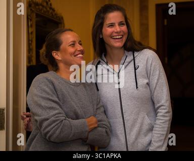 9 février 2019 - Doha, QATAR - Barbora Strycova de la République tchèque et Julia Goerges de l'Allemagne assistent à la cérémonie de tirage du tournoi de tennis total Open WTA premier 2019 du Qatar (crédit image : © AFP7 via ZUMA Wire) Banque D'Images