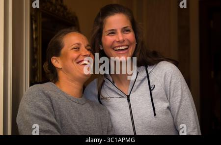 9 février 2019 - Doha, QATAR - Barbora Strycova de la République tchèque et Julia Goerges de l'Allemagne assistent à la cérémonie de tirage du tournoi de tennis total Open WTA premier 2019 du Qatar (crédit image : © AFP7 via ZUMA Wire) Banque D'Images