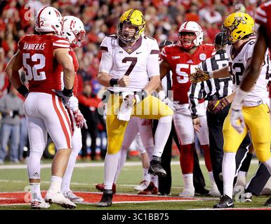12 novembre 2016 - Lincoln, ne, États-Unis - le quarterback du Minnesota, Mitch Leidner, a célébré son touchdown au deuxième quart-temps alors que le Minnesota affrontait le Nebraska au Tom Osborne Field au Memorial Stadium, le samedi 12 novembre 2016 à Lincoln, Nebraska. (/STAR TRIBUNE) (crédit image : Elizabeth Flores/Minneapolis Star Tribune/TNS via ZUMA Wire) Banque D'Images