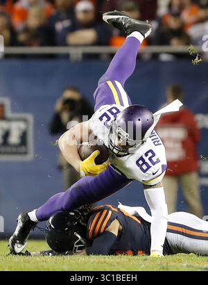 31 octobre 2016 - Chicago, il - Illinois, USA - Kyle Rudolph (82 ans) a été attaqué par Cre'von LeBlanc (22 ans) au troisième trimestre. .... .. .. - 31 octobre 2016, Chicago, il, Soldier Field, NFL, Minnesota Vikings v. Chicago Bears. (Crédit image : Carlos Gonzalez/Minneapolis Star Tribune/TNS via ZUMA Wire) Banque D'Images
