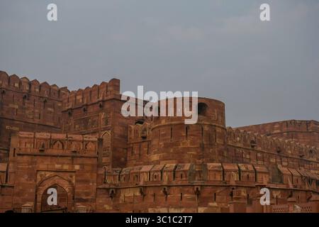 Le fort d'Agra ou fort rouge est une forteresse et une attraction principale à Agra Inde Banque D'Images