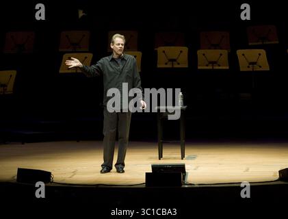 21 mars 2012 - Costa Mesa, Californie, États-Unis - Randy Nelson - fondateur et ancien doyen de l'Université Pixar, ancien chef du développement artistique et de la formation, DreamWorks animation, fondateur et ancien membre, les frères Flying Karamazov, directeur de l'Université Apple prenant la parole lors de la série de conférences ArtsOC le 3/19/12 au Rene and Henry Segerstrom concert Hall à Costa Mesa. (Crédit image : © Nicholas Koon/ZUMA Wire) Banque D'Images