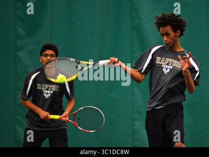 27 mai 2014 - Minneapolis, MN - Minnesota, États-Unis - Zak Nigatu pendant le tournoi de classe 2A, section 3 sur les courts de tennis Lifetime Fitness à Lakeville, Minn / Star Tribune Lakeville Minn.mardi 5/27/2014) (image crédit : Richard Sennott / Minneapolis Star Tribune / TNS via ZUMA Wire) Banque D'Images
