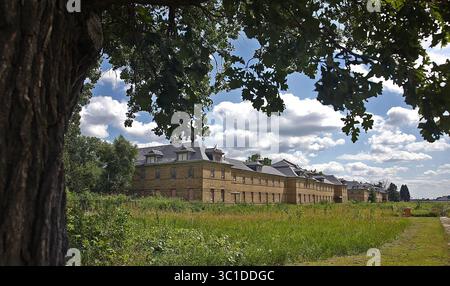 22 juillet 2015 - assuré Paul, MN, USA - États-Unis - les casernes des hommes enrôlés font partie des bâtiments du Fort Snelling State Park qui seront réhabilités et transformés en logements abordables pour la main-d’œuvre. Paul, MN / 22 juillet 2015 / 14 :30 PM – RENSEIGNEMENTS GÉNÉRAUX : le lieutenant-gouverneur Tina Smith et le Minnesota Department of Natural Resources annonceront un nouveau partenariat avec Dominium, une société de développement et de gestion basée à Plymouth, pour la réhabilitation et la réutilisation de 26 bâtiments historiques sur le poste supérieur de Fort Snelling. Le MRN annoncera de nouveaux plans pour le Fort Snelling Upper po Banque D'Images