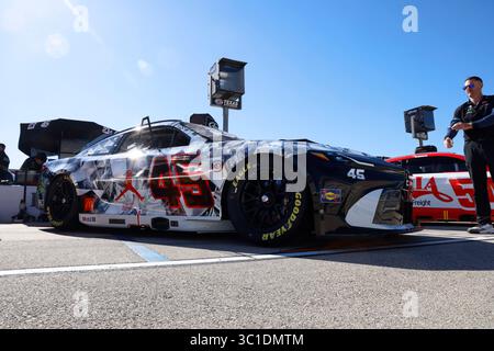 Fort Worth, Texas, États-Unis. 3 mai 2025. TYLER REDDICK de Corning, CA (45), pilote de la NASCAR Cup Series, se prépare à s'entraîner pour le WÃ¼rth 400 à Fort Worth, TX. (Crédit image : © Walter G. Arce Sr./ASP via ZUMA Press Wire) USAGE ÉDITORIAL SEULEMENT ! Non destiné à UN USAGE commercial ! Banque D'Images