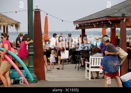 3 juillet 2015 - White Bear Lake, MN, États-Unis - musique live et emplacement au bord du lac permettent à Tally’s Dockside de sauter sur White Bear Lake à White Bear Lake, MN, vendredi 3 juillet 2015. Excursion d'une journée au lac White Bear (crédit image : David Joles/Minneapolis Star Tribune/TNS via ZUMA Wire) Banque D'Images