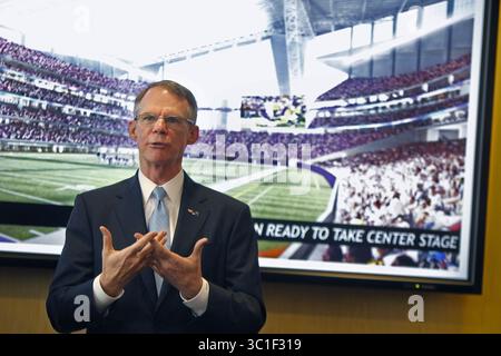 7 mai 2014 - Minneapolis, MN, USA - DOSSIER - dans ce mercredi 7 mai 2014, photo de dossier, le PDG de la banque américaine Richard Davis parle de la candidature du Minnesota pour le Super Bowl 2018, à Minneapolis. Le mardi 17 janvier 2017, U.S. Bank a annoncé que Davis quittait ses deux rôles à compter du 18 avril 2017. Il sera remplacé par Andy Cecere, qui est actuellement président et chef de l'exploitation de la U.S. Bank. (Crédit image : Elizabeth Flores/Minneapolis Star Tribune/TNS via ZUMA Wire) Banque D'Images
