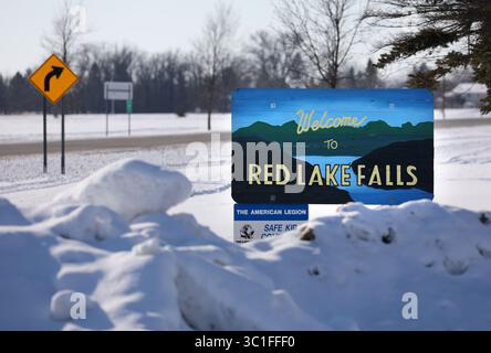 7 février 2017 - Red Lake Falls, MN, États-Unis - Red Lake Falls, population 1 427 plus 4. L'histoire improbable du reporter du Washington Post Christopher Ingraham commence par lui écrire un article basé sur les données sur la façon dont il est mauvais de vivre dans le comté de Red Lake, MN, et se termine par lui tomber amoureux de l'endroit et déménager sa famille à Red Lake Falls de Washington D.C. .. Lake Falls, MN 01/29/17. (Crédit image : Brian Peterson/Minneapolis Star Tribune/TNS via ZUMA Wire) Banque D'Images