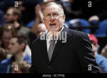 4 février 2013 - Minneapolis, Minnesota, États-Unis - Rick Adelman, entraîneur-chef des Timberwolves du Minnesota. - 4 février 2013, Minneapolis, Minn., Target Center, NBA, Minnesota Timberwolves v. Portland Trail Blazers (image crédit : Carlos Gonzalez/Minneapolis Star Tribune/TNS via ZUMA Wire) Banque D'Images