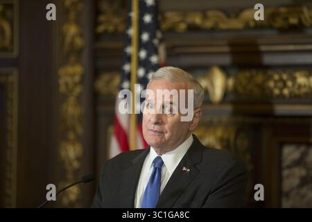 19 juillet 2017 - Minneapolis, MN - Minnesota, USA - le gouverneur Mark Dayton a parlé des derniers développements dans la fusillade de Justine Damond au Capitole mercredi 19 juillet 2017 à Paul, MN. (Crédit image : Jerry Holt/Minneapolis Star Tribune/TNS via ZUMA Wire) Banque D'Images