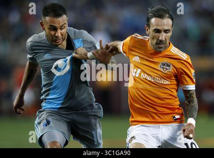 19 juillet 2017 - Minneapolis, MN, USA - Miguel Ibarra (10 ans) et Vicente Sanchez (10 ans) se sont battus pour le ballon en deuxième mi-temps. .... .. - 19 juillet 2017, Minneapolis, MN, TCF Bank Stadium, MLS, Soccer, Minnesota United FC vs Houston Dynamo (crédit image : Carlos Gonzalez/Minneapolis Star Tribune/TNS via ZUMA Wire) Banque D'Images