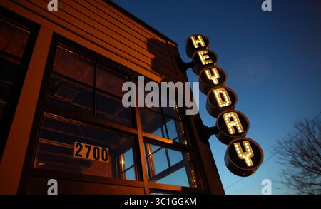 18 avril 2014 - Minneapolis, MN, États-Unis - apogée. (/STAR TRIBUNE) à la préouverture de Heyday à Minneapolis, min., vendredi 18 avril 2014. (Crédit image : Kyndell Harkness/Minneapolis Star Tribune/TNS via ZUMA Wire) Banque D'Images