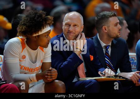 14 février 2019 : L'entraîneur adjoint Dean Lockwood des Tennessee Lady fait des bénévoles pendant le match de basket-ball de la NCAA entre les bénévoles des University of Tennessee Lady et les Auburn University Tigers au Thompson Boling Arena à Knoxville TN Tim Gangloff/CSM(crédit image : &copy ; Tim Gangloff/CSM via ZUMA Wire) Banque D'Images