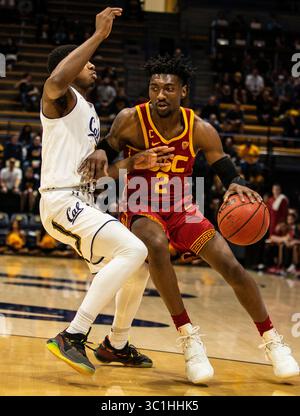 16 fév 2019 Berkeley, CA États-Unis le garde de l'USC Jonah Mathews (2) se dirige vers le panier lors du match de basket-ball masculin de la NCAA entre les Trojans de l'Université de Californie du Sud et la victoire des Golden Bears de Californie 89-66 au Hass Pavilion Berkeley Calif. Thurman James / CSM(image de crédit : &copy ; Thurman James/CSM via ZUMA Wire) Banque D'Images