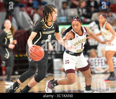 24 février 2019 : la garde de l'État du Mississippi, Myah Taylor (1), sur la défensive contre la garde de Vanderbilt, Chelsie Hall (2), lors du match de basket féminin de la NCAA entre les Commodores de Vanderbilt et les Bulldogs de l'État du Mississippi au Humphrey Coliseum de Starkville, Mississippi. Kevin Langley/Sports South Media/CSM(image de crédit : &copy ; Kevin Langley/CSM via ZUMA Wire) Banque D'Images