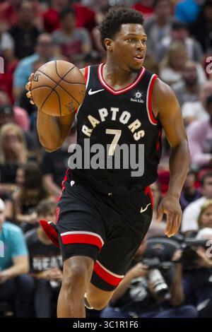 10 mars 2019 - Downtown Miami, FL, États-Unis - le garde des Raptors de Toronto Kyle Lowry (7) pousse la balle sur le terrain contre le Miami Heat au quatrième quart-temps le dimanche 10 mars 2019 à l'AmericanAirlines Arena du centre-ville de Miami, Floride (crédit image : © Matias J. Ocner/Miami Herald/TNS via ZUMA Wire) Banque D'Images