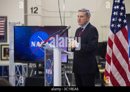 Le 11 mars 2019 - Cape Canaveral, FL, États-Unis d'Amérique - Bob Cabana, directeur du Kennedy Space Center, s'adresse aux employés sur les progrès accomplis en vue d'envoyer des astronautes sur la Lune et sur mars lors d'un événement télévisé au Kennedy Space Center le 11 mars 2019 à Cape Canaveral, en Floride. (Crédit image : © Aubrey Gemignani via ZUMA Wire) Banque D'Images