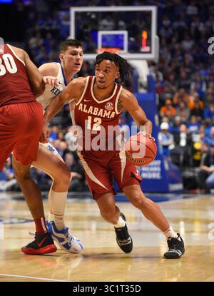 15 mars 2019 ; Dazon Ingram (12) dribble contre les Wildcats du Kentucky lors d'un match de championnat SEC entre les Crimson Tide de l'Alabama contre les Wildcats du Kentucky à Bridgestone Arena à Nashville, TN (crédit photo obligatoire : Steve Roberts/Cal Sport Media)(image crédit : &copy ; Steve Roberts/Cal Sport Media/CSM via ZUMA Wire) Banque D'Images