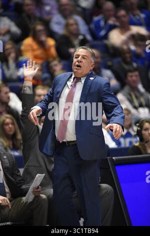 15 mars 2019 ; Bruce Pearl, entraîneur-chef des Auburn Tigers, réagit à ses joueurs contre les Gamecocks de Caroline du Sud lors d'un match de championnat de la SEC opposant les Auburn Tigers contre les Gamecocks de Caroline du Sud à Bridgestone Arena à Nashville, TN (crédit photo : Steve Roberts/Cal Sport Media)(crédit image : © Steve Roberts/Cal Sport Media/Cal Sport Media) Banque D'Images