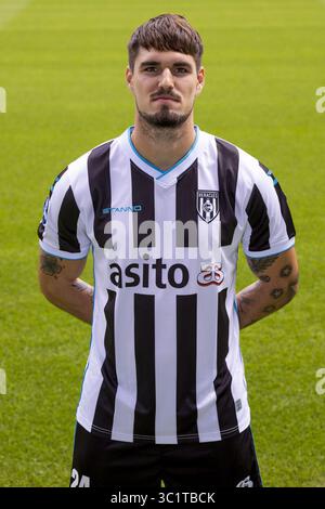 Almelo, pays-Bas. 23 juillet 2025. ALMELO, 22-07-2025, stade Asito, saison 2025/2026, football néerlandais Eredivisie, Photocall Heracles Almelo, Ivan Mesik (Heracles Almelo) crédit : Pro Shots/Alamy Live News Banque D'Images
