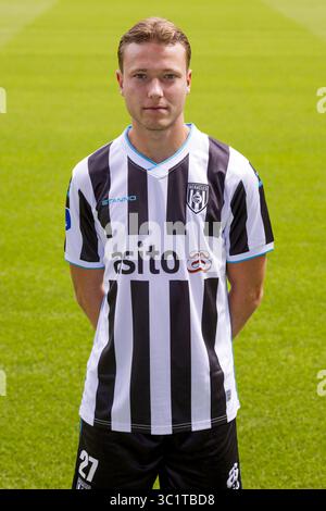 Almelo, pays-Bas. 23 juillet 2025. ALMELO, 22-07-2025, stade Asito, saison 2025/2026, football néerlandais Eredivisie, Photocall Heracles Almelo, Joe Tijink (Heracles Almelo) crédit : Pro Shots/Alamy Live News Banque D'Images