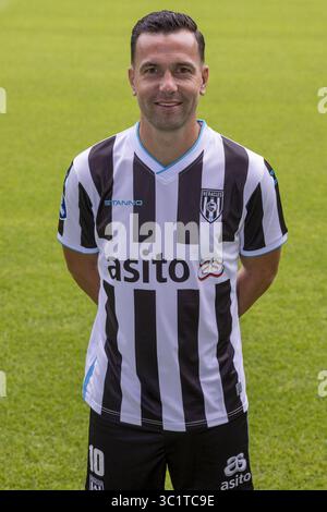 Almelo, pays-Bas. 23 juillet 2025. ALMELO, 22-07-2025, stade Asito, saison 2025/2026, football néerlandais Eredivisie, Photocall Heracles Almelo, Thomas bruns (Heracles Almelo) crédit : Pro Shots/Alamy Live News Banque D'Images