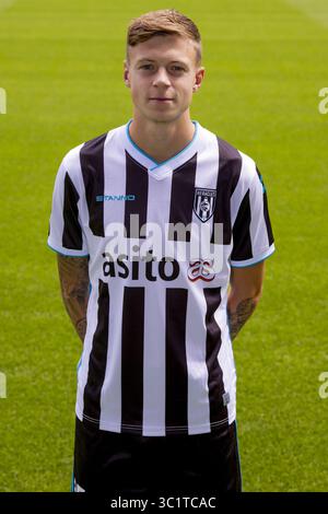 Almelo, pays-Bas. 23 juillet 2025. ALMELO, 22-07-2025, stade Asito, saison 2025/2026, football néerlandais Eredivisie, Photocall Heracles Almelo, Stijn Bultman (Heracles Almelo) crédit : Pro Shots/Alamy Live News Banque D'Images