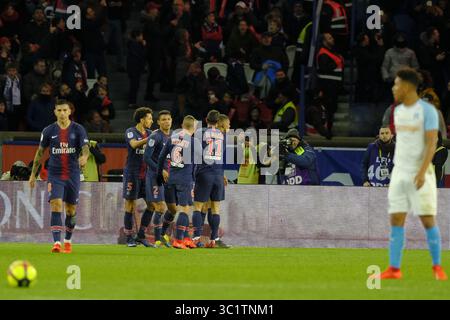 17 mars 2019 - Paris, Ile de France, France - Joy of Paris SG team après le premier but de KYLIAN MBAPPE lors du championnat de France de football, Ligue 1 Conforama entre le Paris Saint Germain et l'Olympique de Marseille au Parc des Princes Stadium - Paris - France..Paris SG gagné 3-1 (crédit image : © Pierre Stevenin/ZUMA Wire) Banque D'Images