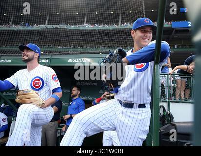 21 juillet 2018 - Chicago, il, USA - Kris Bryant (17), troisième joueur de base des Chicago Cubs, à gauche, et Anthony Rizzo (44), premier joueur de base, attendent de prendre le terrain contre les Louis Cardinals dans le deuxième match d'une double tête au Wrigley Field samedi 21 juillet 2018, à Chicago. (Crédit image : © John J. Kim/Chicago Tribune/TNS via ZUMA Wire) Banque D'Images