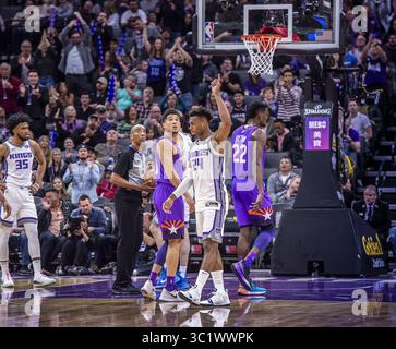 23 mars 2019 - Sacramento, CA, USA - Buddy Hield (24 ans) des Sacramento Kings est célébré après avoir frappé un 3-pointeur pour battre le record de la saison 2003-04 de Peja Stojaovic, contre les Suns de Phoenix le samedi 23 mars 2019, au Golden 1 Center de Sacramento, Calif. (Crédit image : © Hector Amezcua/Sacramento Bee/TNS via ZUMA Wire) Banque D'Images