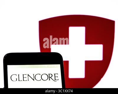 28 mars 2019 - Ukraine - dans cette illustration de photo un logo Glencore International AG (Global Energy Commodities and Resources) vu affiché sur un téléphone intelligent. (Crédit image : © Igor Golovniov/SOPA images via ZUMA Wire) Banque D'Images