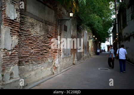 Semarang, Indonésie - 25 juillet 2024 : visiteurs nationaux à Kota Lama Semarang, en Indonésie, une zone historique de l'époque coloniale néerlandaise. Banque D'Images