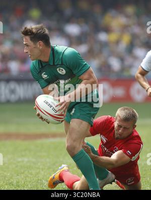 Le 6 avril 2019 - Hong Kong, HONG KONG - William Dardis, de l'Irlande, avec le ballon contre la Russie lors de la deuxième journée du Cathay Pacific/HSBC Hong Kong Rugby Sevens au stade de Hong Kong à Hong Kong. L'Irlande a gagné 33-7. (Crédit image : © David McIntyre/ZUMA Wire) Banque D'Images