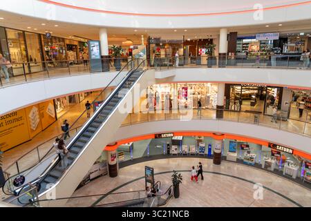 Centre commercial Rathaus-Galerie, dans le centre-ville de Leverkusen, moderne, nouveau centre commercial construit en 2010, avec environ 120 magasins, restaurants, Rhénanie du Nord-W. Banque D'Images