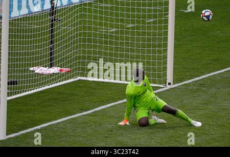 21 avril 2019 : le gardien de but de D.C. United (24 ans) Bill Hamid regarde un penalty qui se dévie du poteau lors d'un match de football de la MLS entre le D.C. United et le New York City Football Club à Audi Field à Washington DC Justin Cooper/CSM(Credit image : &copy ; Justin Cooper/CSM via ZUMA Wire) Banque D'Images