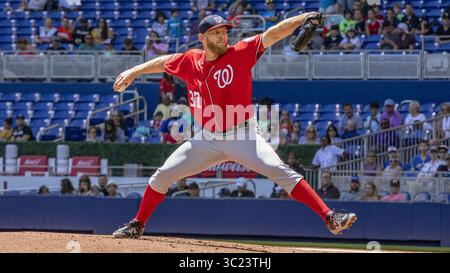 21 avril 2019 - Miami, FL, USA - Stephen Strasburg (37) lance la balle lors de la première manche contre les Marlins de Miami le dimanche 21 avril 2019 au Marlins Park de Miami, Floride. Les nationaux battent les Marlins 5-0. (Crédit image : © TNS via ZUMA Wire) Banque D'Images