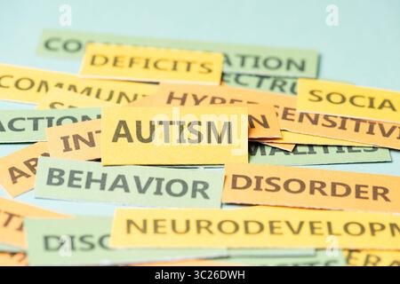 TSA autisme trouble du spectre neurodéveloppemental, déficits dans la communication et l'interaction sociales, cerveau avec déficience, hypersensibilité et Abnorma Banque D'Images