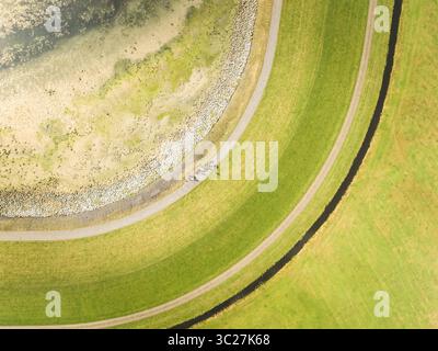 28 août 2016 - Formerum, Frise, pays-Bas - vue aérienne de prairie aux pays-Bas (crédit image : © Amazing Aerial via ZUMA Wire) Banque D'Images