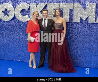 21 mai 2019 - Londres, Royaume-Uni - Christine Egerton, Taron Egerton et Emily Thomas assistent à la première britannique de Rocketman à Odeon Leicester Square. (Crédit image : © Gary Mitchell/SOPA images via ZUMA Wire) Banque D'Images