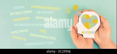 TSA autisme trouble du spectre neurodéveloppemental, déficits dans la communication et l'interaction sociales, cerveau avec déficience, hypersensibilité et Abnorma Banque D'Images