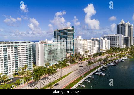 Miami Beach Floride, vue aérienne d'en haut regardant vers le bas, 5100 pâtés de maisons Collins Avenue, immeubles de condominium de hauteur moyenne en bord de mer, Indian C Banque D'Images