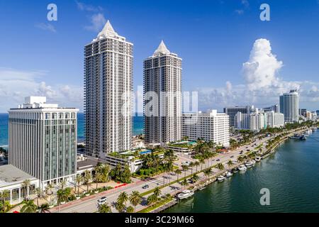 Miami Beach Floride, vue aérienne d'en haut regardant vers le bas, 4900 pâtés de maisons Collins Avenue, immeubles de condominium de hauteur moyenne en bord de mer, Atlantique Banque D'Images
