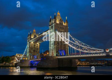 Tower Bridge la nuit, Londres, Angleterre, Royaume-Uni. Banque D'Images